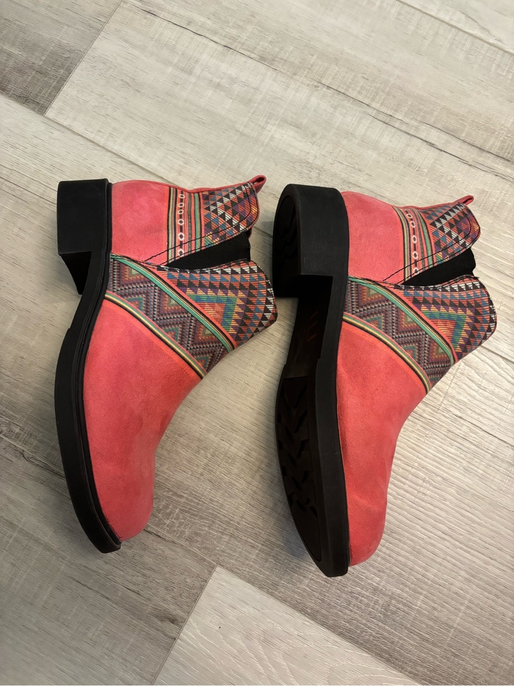Yes We Vibe Women’s Southwestern Ankle Boots Coral Pink Chelsea Booties Size 6.5